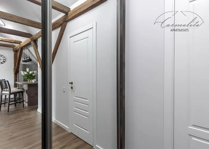 Spacious Sky Carmelite Apartment