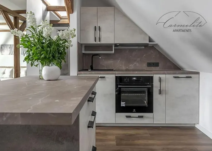 Spacious Sky Carmelite Apartment