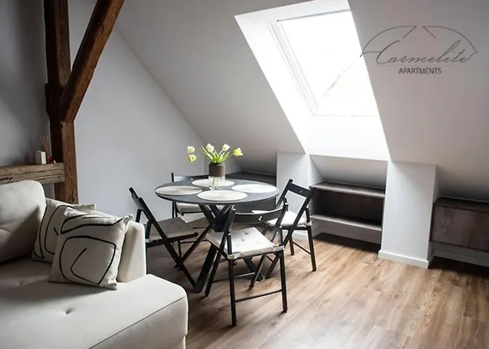 Spacious Sky Carmelite Apartment