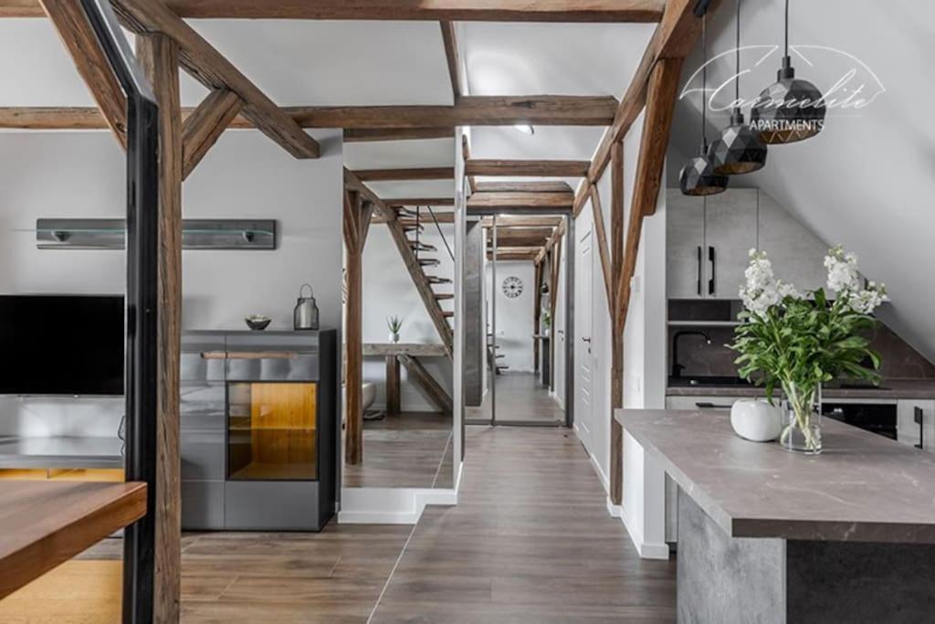 Spacious Sky Carmelite Apartment