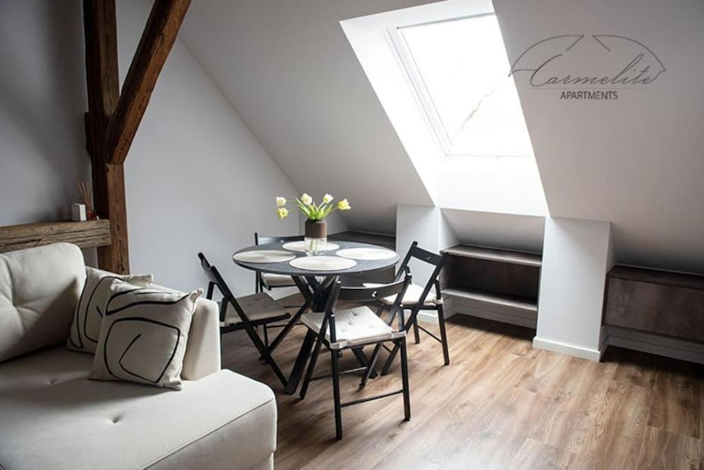 Spacious Sky Carmelite Apartment *